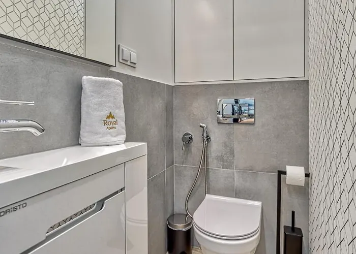 Z Basenem I Saunami Stone Hill Vip Centrum By Royal Aparts *