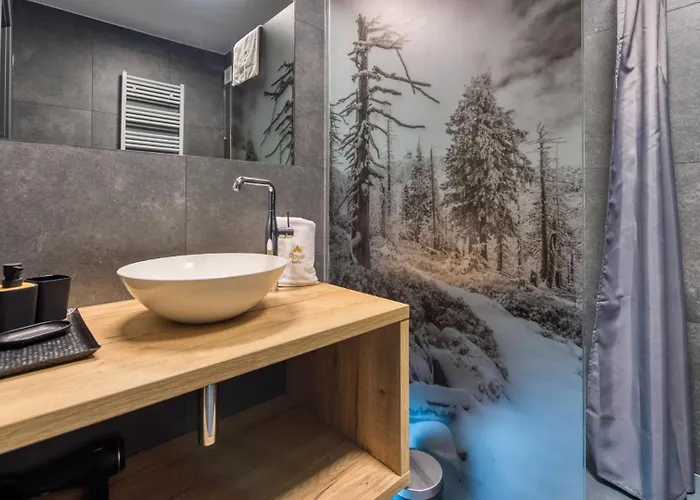 Z Basenem I Saunami Stone Hill Vip Centrum By Royal Aparts