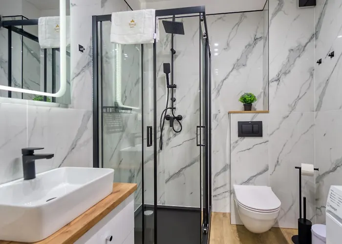 Z Basenem I Saunami Stone Hill Vip Centrum By Royal Aparts