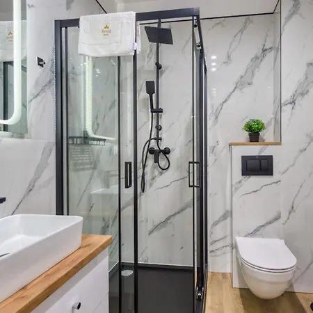 Z Basenem I Saunami Stone Hill Vip Centrum By Royal Aparts